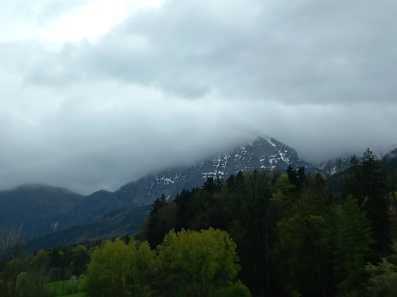 Berg mit Wolken