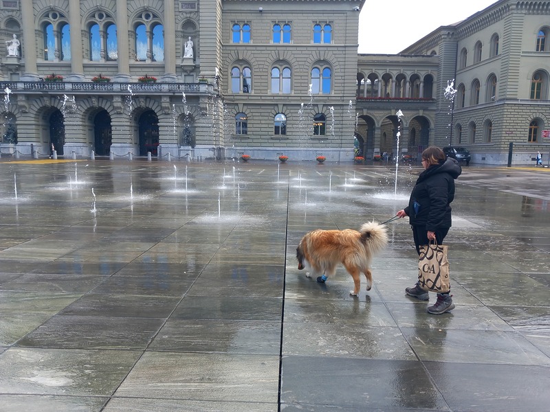 Bundesplatz Bern mit Fontainen